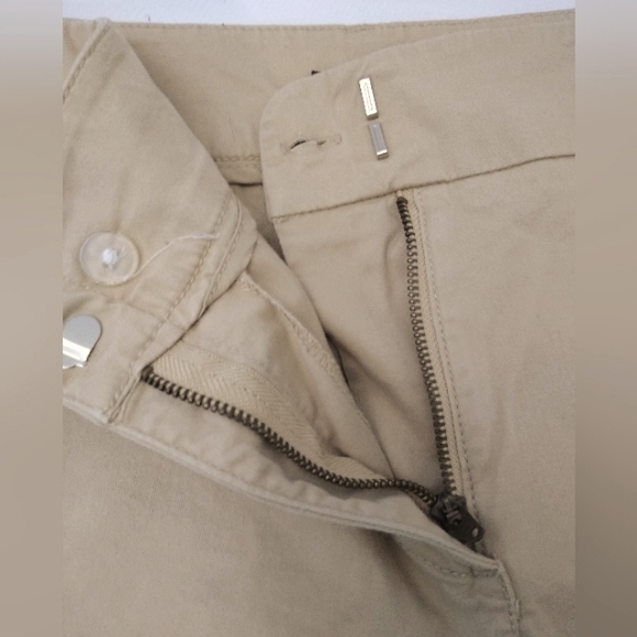 New York & Company Khaki Bermuda stretch flat front shorts size 10 - Picture 4 of 6